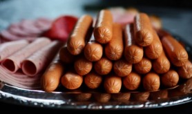 3 tipuri de alimente care produc sau „hrănesc” cancerul. Nu le mai consuma